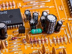  傳美調(diào)查輝達(dá)AI晶片流入中國 分析師：有遏制效果